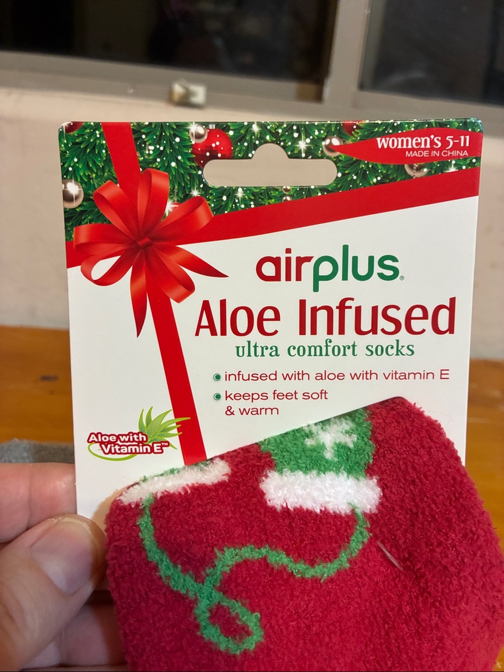 Aloe Infused Women's Ultra Comfort Socks - Red & Green